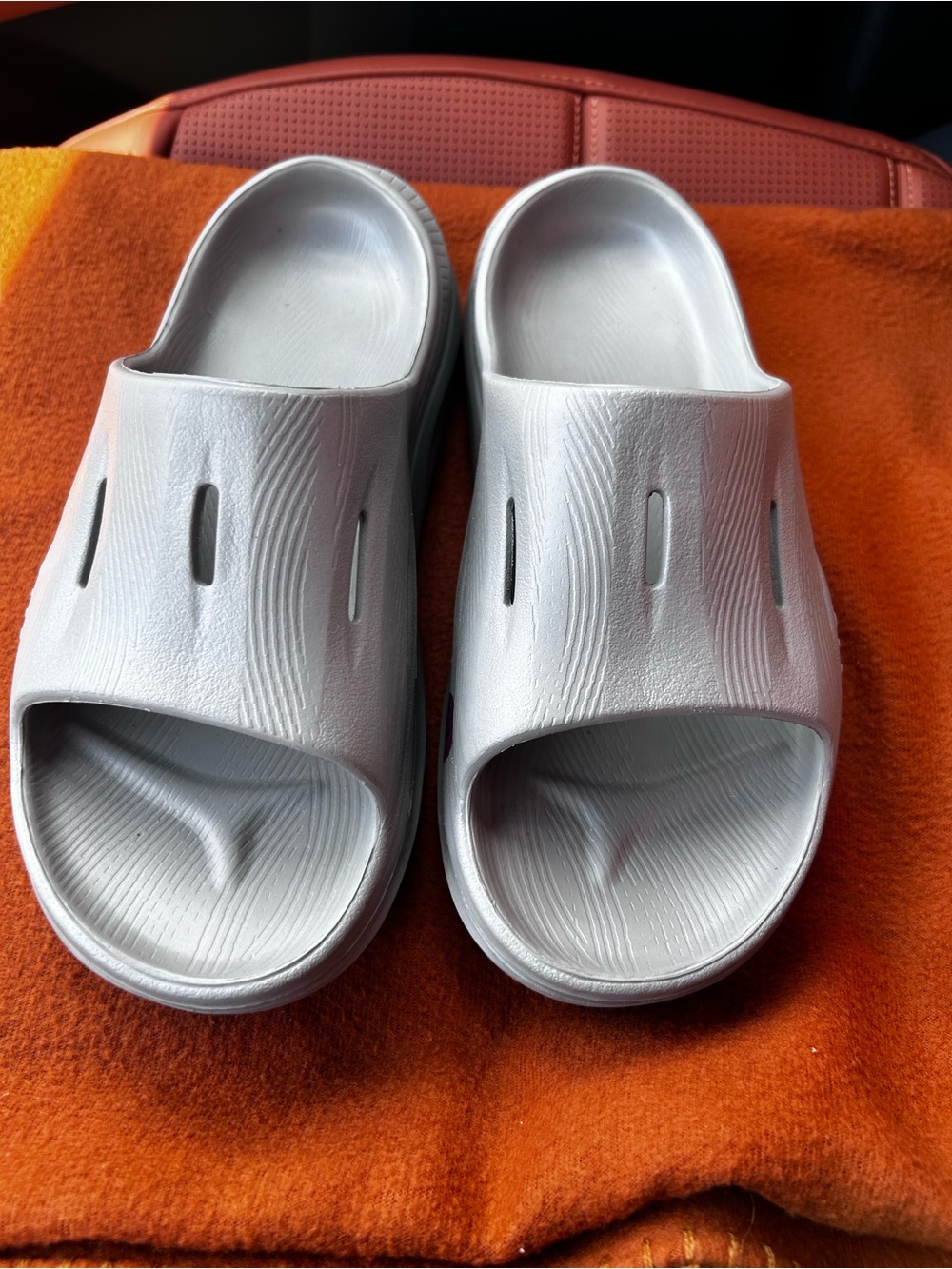 Hoka Recovery Light Gray Slip-On Foam Slides mens size 7, womens size 9 - Picture 5 of 5